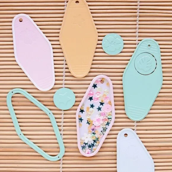 RARE Mintopia Hotel Room Key Shaker Metal Cutting Die Aloha Troquel Llavero - Picture 2 of 3